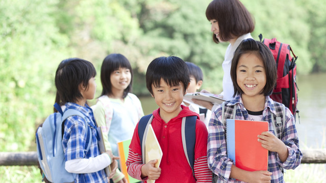 Anak di sekolah barunya. (Foto: Thinkstock)