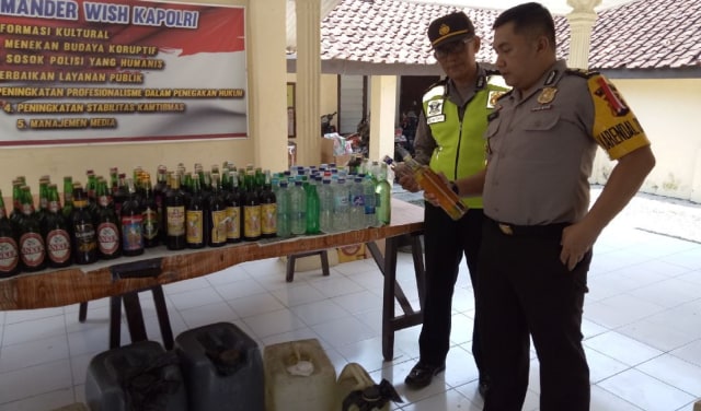 Jelang Ramadan, Polisi di Brebes Amankan Ratusan Miras Berbagai Merek