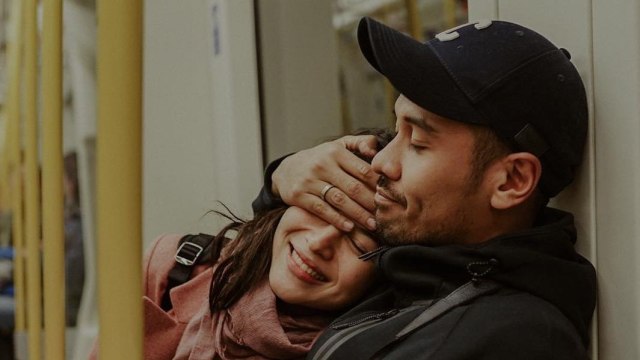 Chicco Jerikho dan istri. (Foto: Instagram @chicco.jerikho)