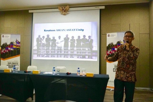 Kunjungi UII, Kemlu Kenalkan Sidang ASEAN Pada Mahasiswa