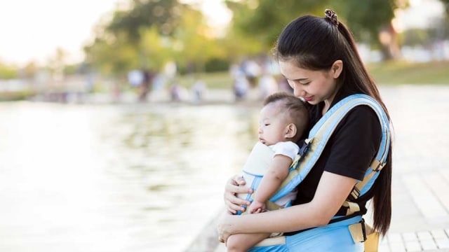 Tips Memilih Gendongan Bayi Ala Moms Zaman Now (1)