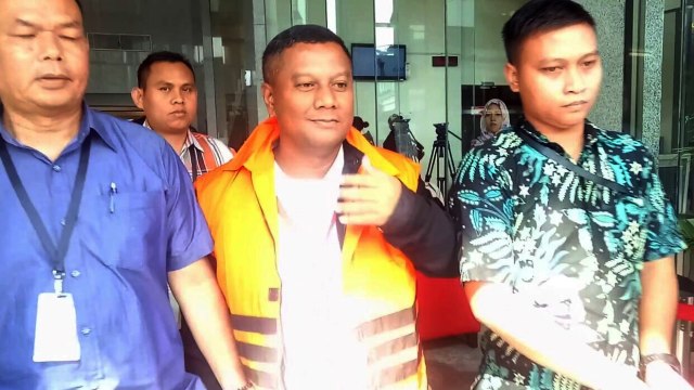 Bupati Mojokerto Mustofa Kamal Pasa ditahan KPK (Foto: Adim Mugni/kumparan)