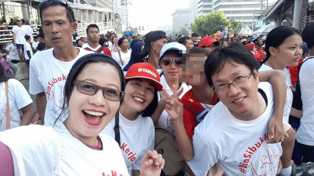 Korban intimidasi Massa #2019GantiPresiden. (Foto: Facebook/Susi Ferawati)