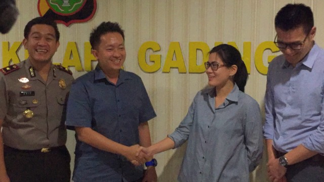 Mediasi orangtua balita di Mal Kelapa Gading. (Foto: Fachrul Irwinsyah/kumparan)