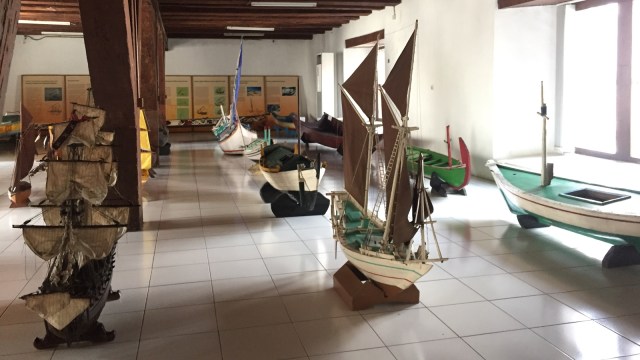 Koleksinya berupa miniatur kapal, navigasi. (Foto: Shika Arimasen Michi/kumparan)