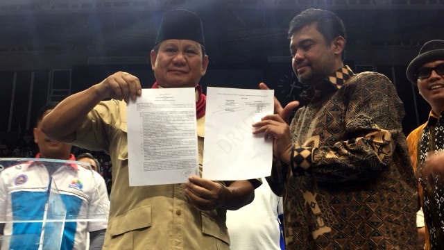 Prabowo dan Said Iqbal di Istora Senayan. (Foto: Fachrul Irwinsyah/kumparan)