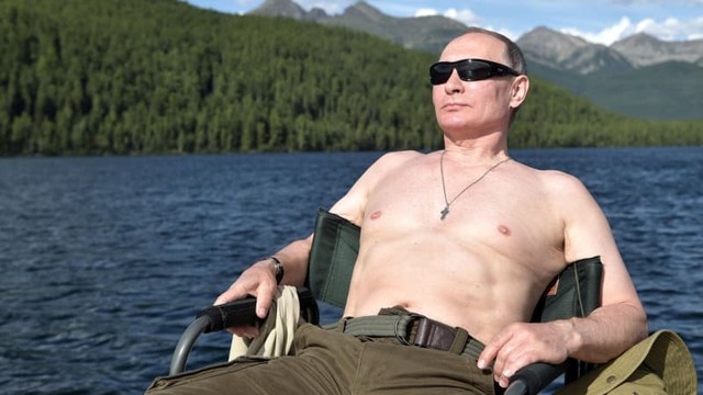 Bayangan Stalin pada Medali Pahlawan Buruh Putin  (2)