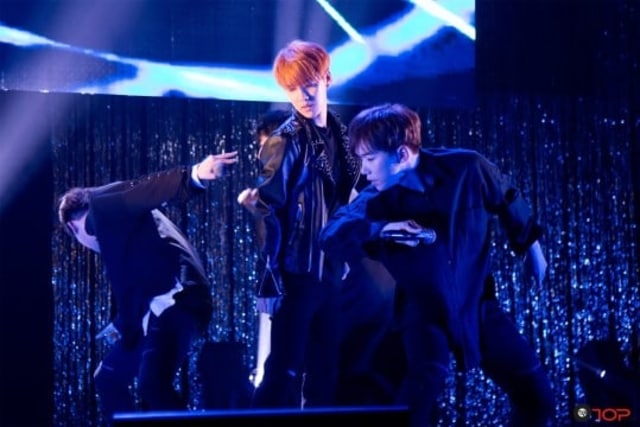 Begini Keadaan Konser 100% di Jepang Tanpa Leader Minwoo yang Telah Meninggal Dunia 