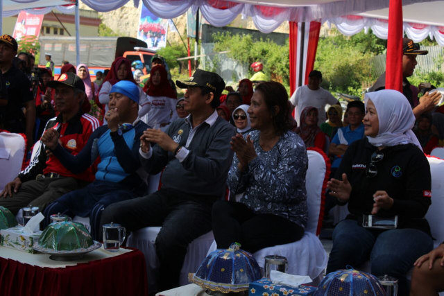 KKP Melalui Stasiun KIPM Luwuk Banggai Lepasliarkan BCF dan Lobster Under Size