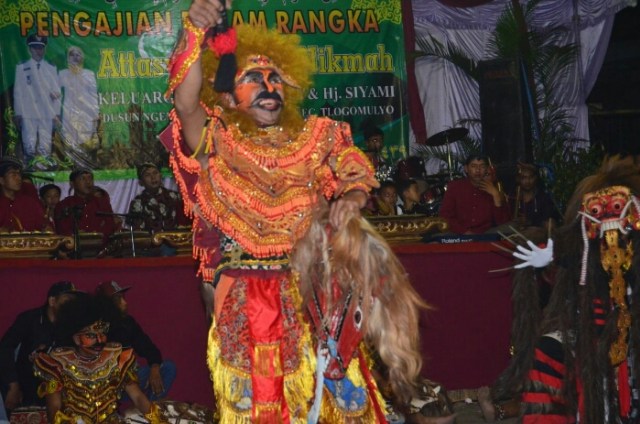 "Jaran Kepang", Tari Atraktif Bermakna Mendalam (1)