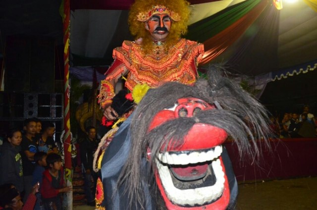 "Jaran Kepang", Tari Atraktif Bermakna Mendalam (2)