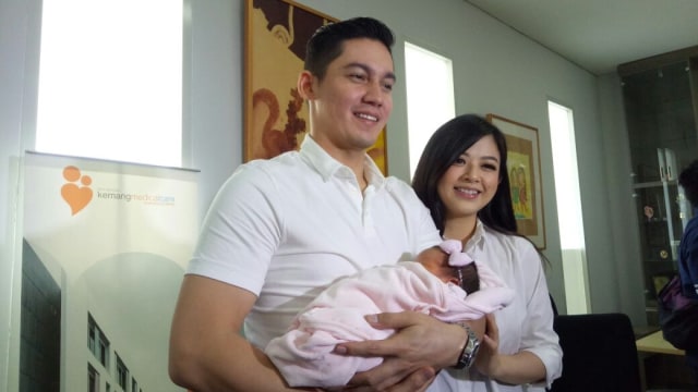Samuel Zylgwyn, Franda, dan anaknya. (Foto: DN Mustika/kumparan)