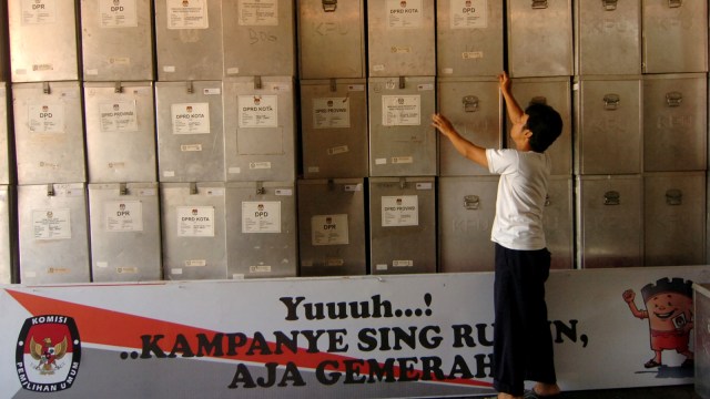 Kotak suara untuk pilkada Tegal, Jawa Tengah. (Foto: Antara/Oky Lukmansyah)