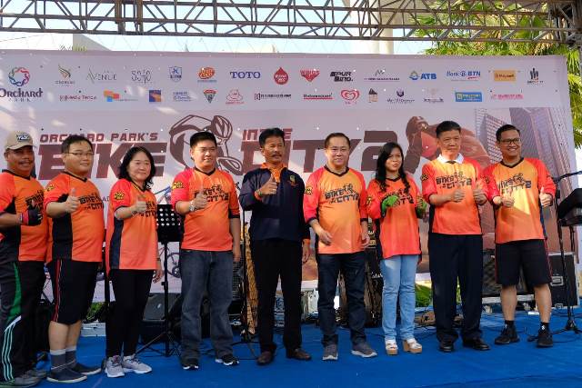 APLN Serahkan SHGB, Pembeli Orchard Park Batam Bahagia   (1)