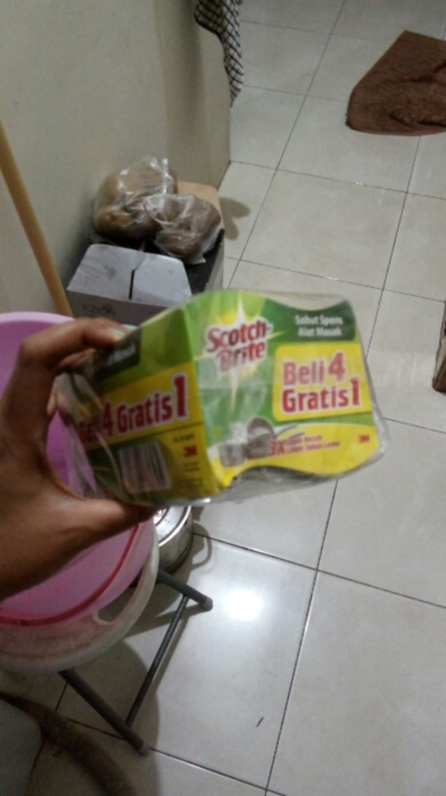 Scotch Brite yang membantuku menghilangkan kerak