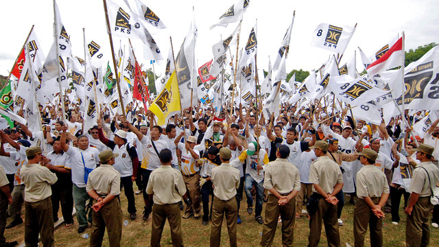 Pendukung Partai Keadilan Sejahtera. (Foto: AFP PHOTO/Sonny Tumbelaka)