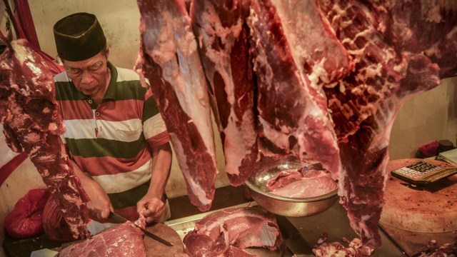 Daging sapi di los basah Pasar Senen. Foto: Antara/Aprilio Akbar