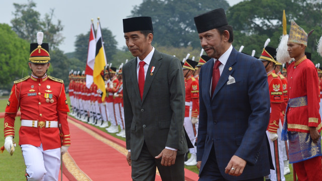 Joko Widodo bersama Sultan Hassanal Bolkiah. (Foto: Antara/Wahyu Putro A)