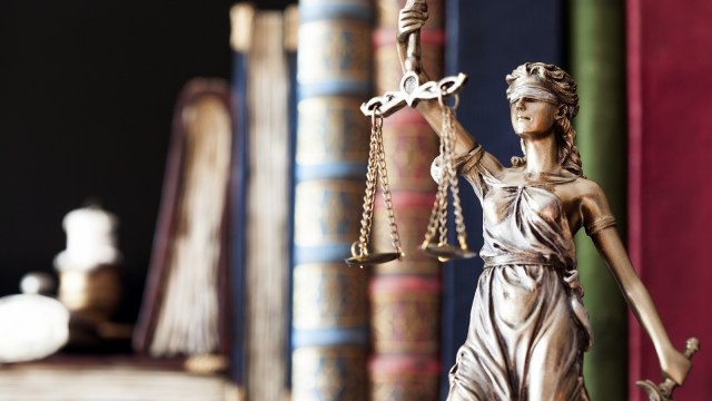 Sengkarut regulasi perkawinan anak (Foto: Shutter Stock)