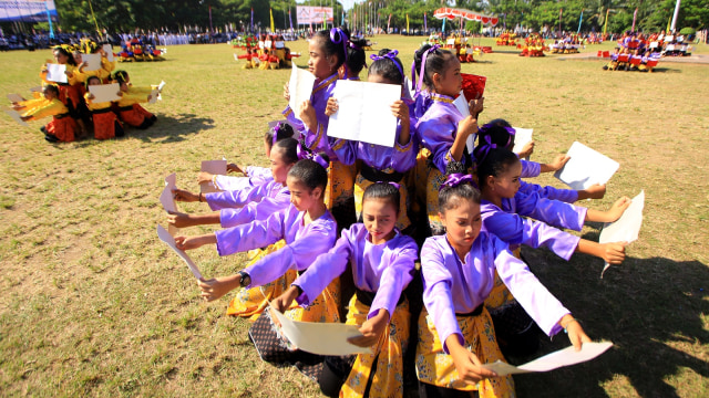 Tari Budaya Literasi (Foto: ANTARA FOTO/Budi Candra Setya)