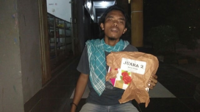 Noval dapat serbet (Foto: Dok: Noval Fatthurohman)