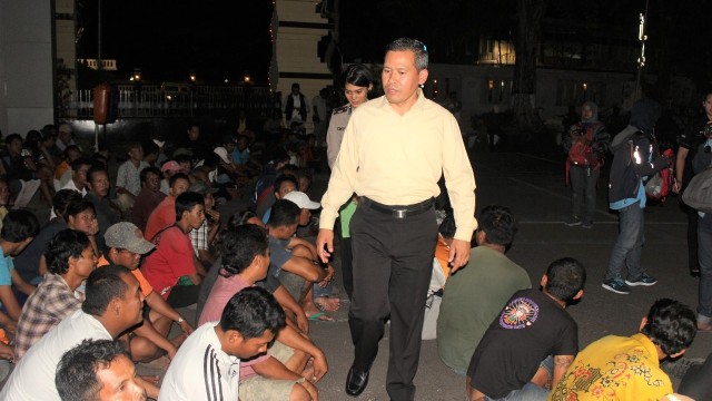Gerombolan preman di Surabaya diamankan polisi. (Foto: Phaksy Sukowati/kumparan)