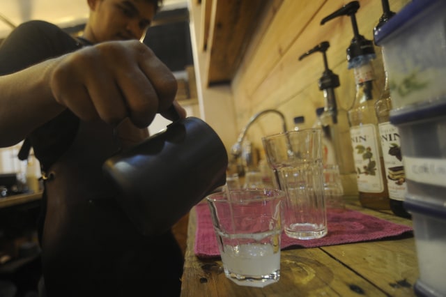 Nirapresso, perpaduan kopi dan air nira (Foto: Zuhri Noviandi/kumparan)