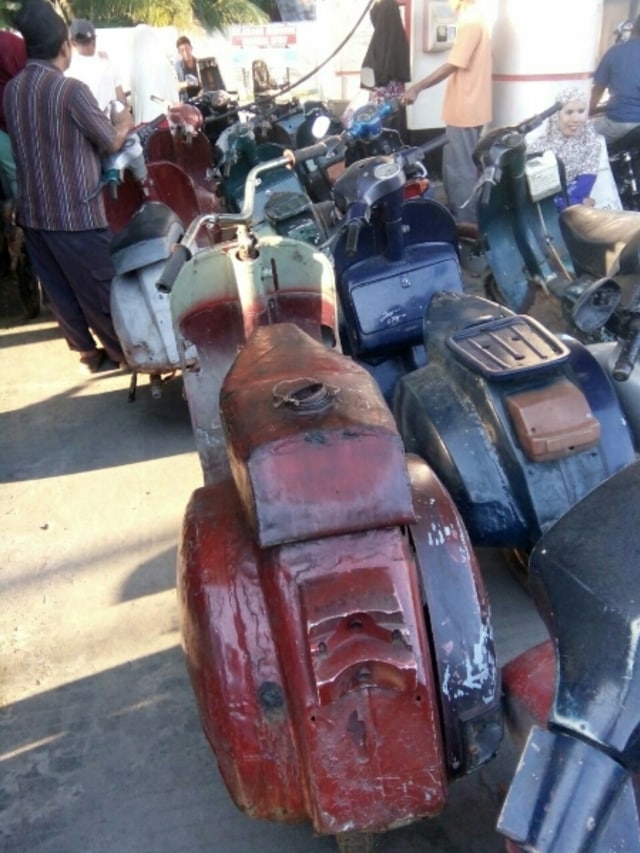 Vespa Antik Pelangsir BBM Kembali Merajalela Di Barabai Kalsel (1)