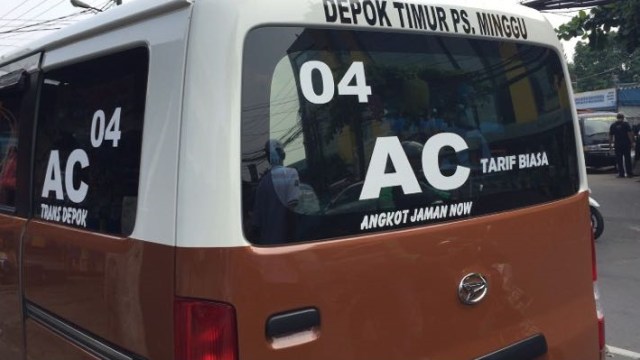 Angkot berAC di Depok (Foto: Eka Nurjanah/kumparan)