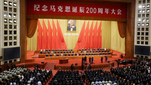 Pemerintah China rayakan ulang tahun Karl Marx. (Foto: REUTERS/Jason Lee)