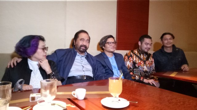 Surya Paloh nonton bareng Film Terbang (Foto: Kevin Kurnianto/kumparan)