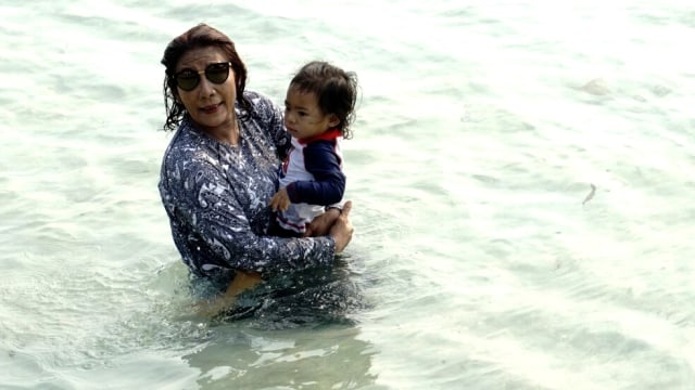 Susi bersama cucunya Mezut Xavier. (Foto: Helmi Afandi Abdullah/kumparan)