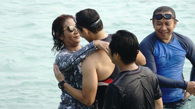 Susi dan Sandi berpelukan sebelum Remacth Tidung. (Foto: Helmi Afandi Abdullah/kumparan)