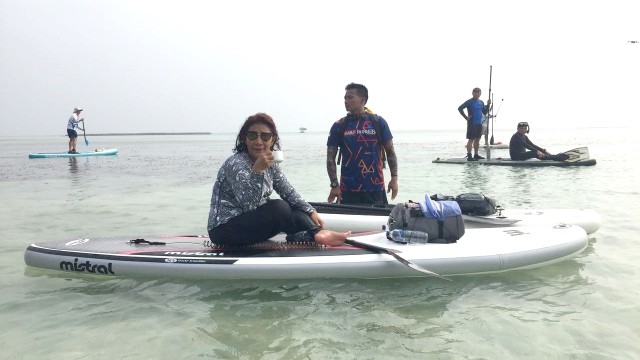 Susi ngopi sebelum bertanding (Foto: Brian Hikari Janna/kumparan)