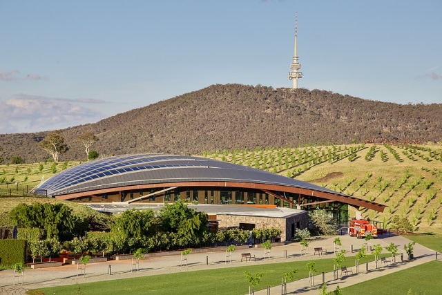 National Arboretum Canberra:  Kebakaran Besar Berujung Keindahan
