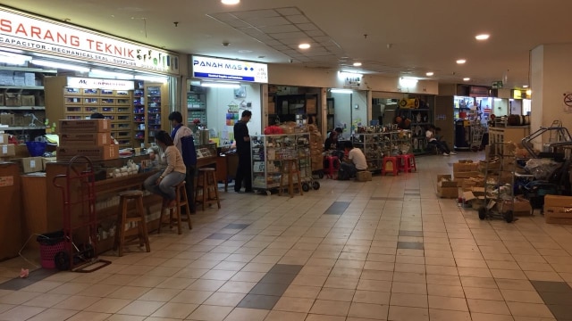 Pusat Elektronik di Kawasan Glodok (Foto: Abdul Latif/kumparan)