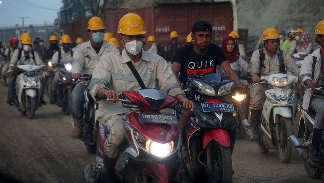 Sejumlah pekerja di Morowali, Sulawesi Tengah Foto: Iqbal Firdaus/kumparan