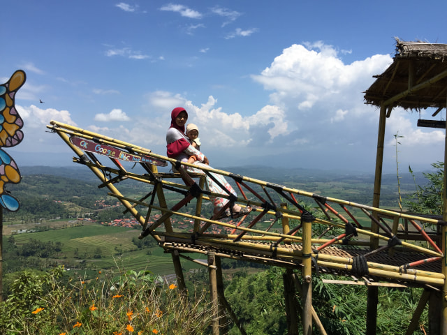 Melihat Keindahan Alam Tegal dari Bukit Bulak Cempaka (2)