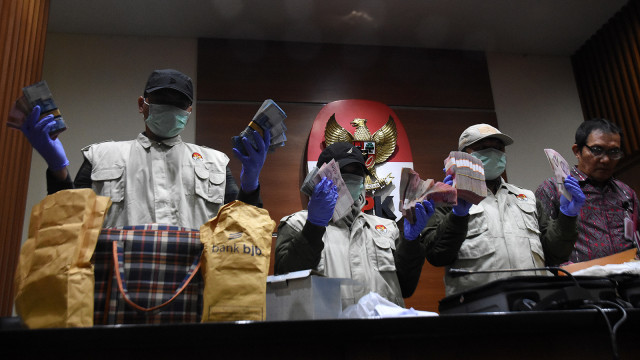 Barang bukti OTT KPK terhadap anggota DPR (Foto: Antara/Indrianto Eko Suwarso)