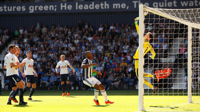 Hugo Lloris melakukan penyelamatan. (Foto: Reuters/Jason Cairnduff )