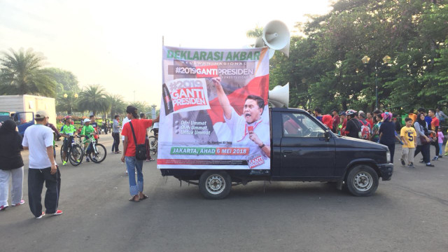 Spanduk 2019 ganti Presiden di sekitar Monas (Foto: Raga Imam/kumparan)