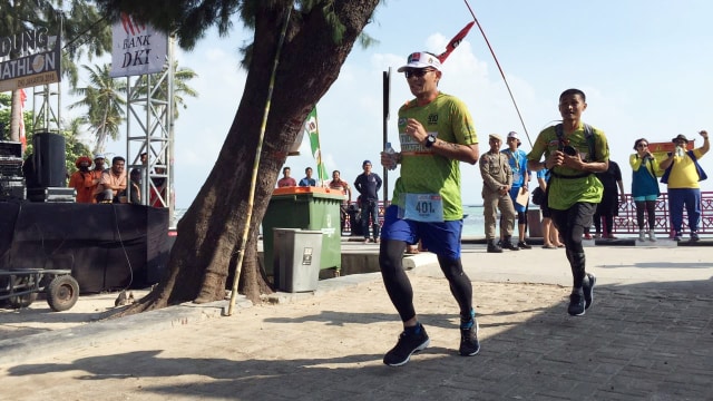 Sandiaga Uno ikuti Tidung Aquathlon. (Foto: Arif Utama/kumparan)