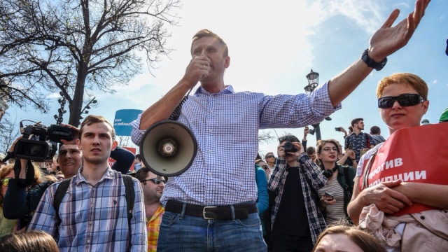 Demonstrasi jelang pelantikan Vladimir Putin. (Foto: AP Photo/Pavel Golovkin)