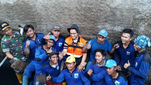 Anies gerebek sampah di Utan Kayu, Jakarta Timur. (Foto: Dok. PPID Jakarta)