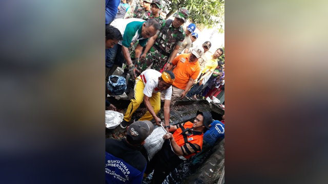 Anies gerebek sampah di Utan Kayu, Jakarta Timur. (Foto: Dok. PPID Jakarta)