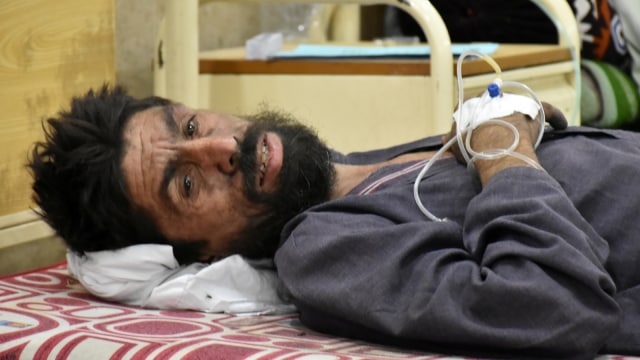 Korrban ledakan tambang batubara di Pakistan. (Foto: REUTERS/Naseer Ahmed)