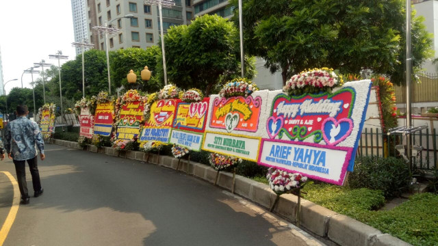 Karangan bunga pernikahan Danvy, cucu Soeharto. (Foto: Aria Pradana/kumparan)