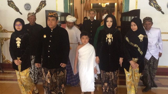 Inilah Upacara Adat Khitanan di Keraton Kacirebonan