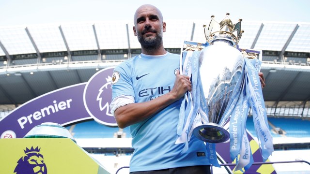 Pep Guardiola dan gelar Premier League pertamanya. (Foto: Carl Recine/Reuters)