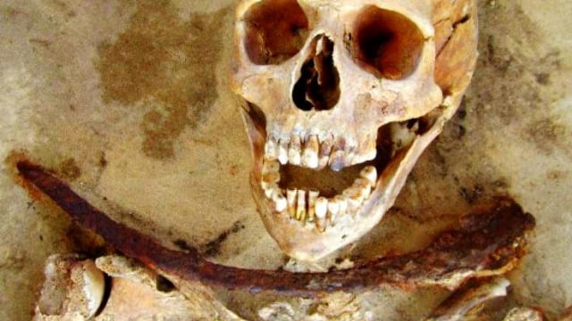 Mayat 'Vampir' Diberi Besi Penahan (Foto: Amy Scott/PLOS ONE, 2014)